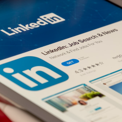 How to Effectively Build Your Brand and Network with LinkedIn